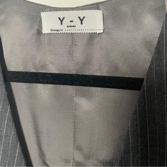 one of a kind bow vest - Picture 2 of 7